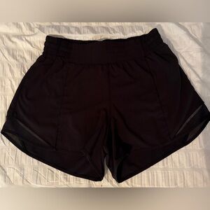Lululemon Hotty Hot High-Rise Lined Short 4" size 8